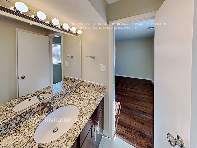 Building Photo - 916 Elsie Dr