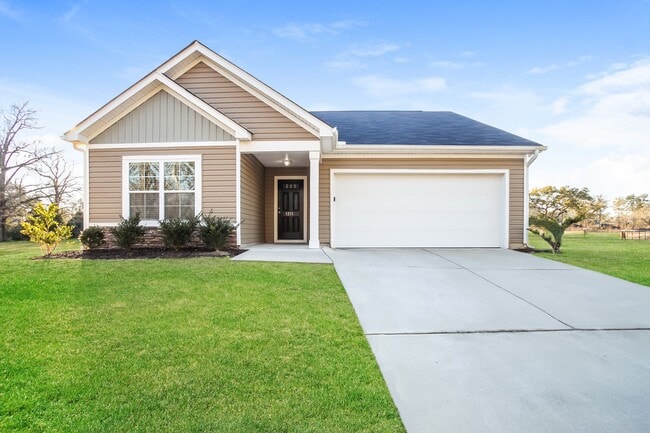 Building Photo - 1217 Lakeshore Dr