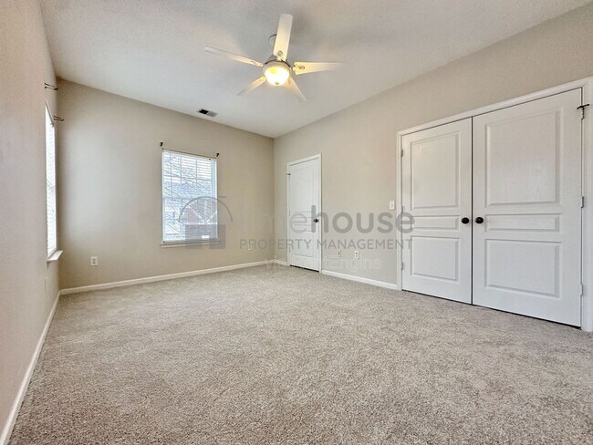 Building Photo - 5872 Ludington Dr