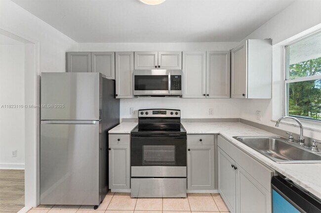 Building Photo - 5100 SW 64th Ave