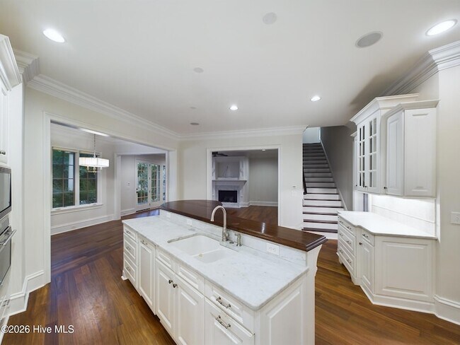 Building Photo - 3724 Rolston Dr
