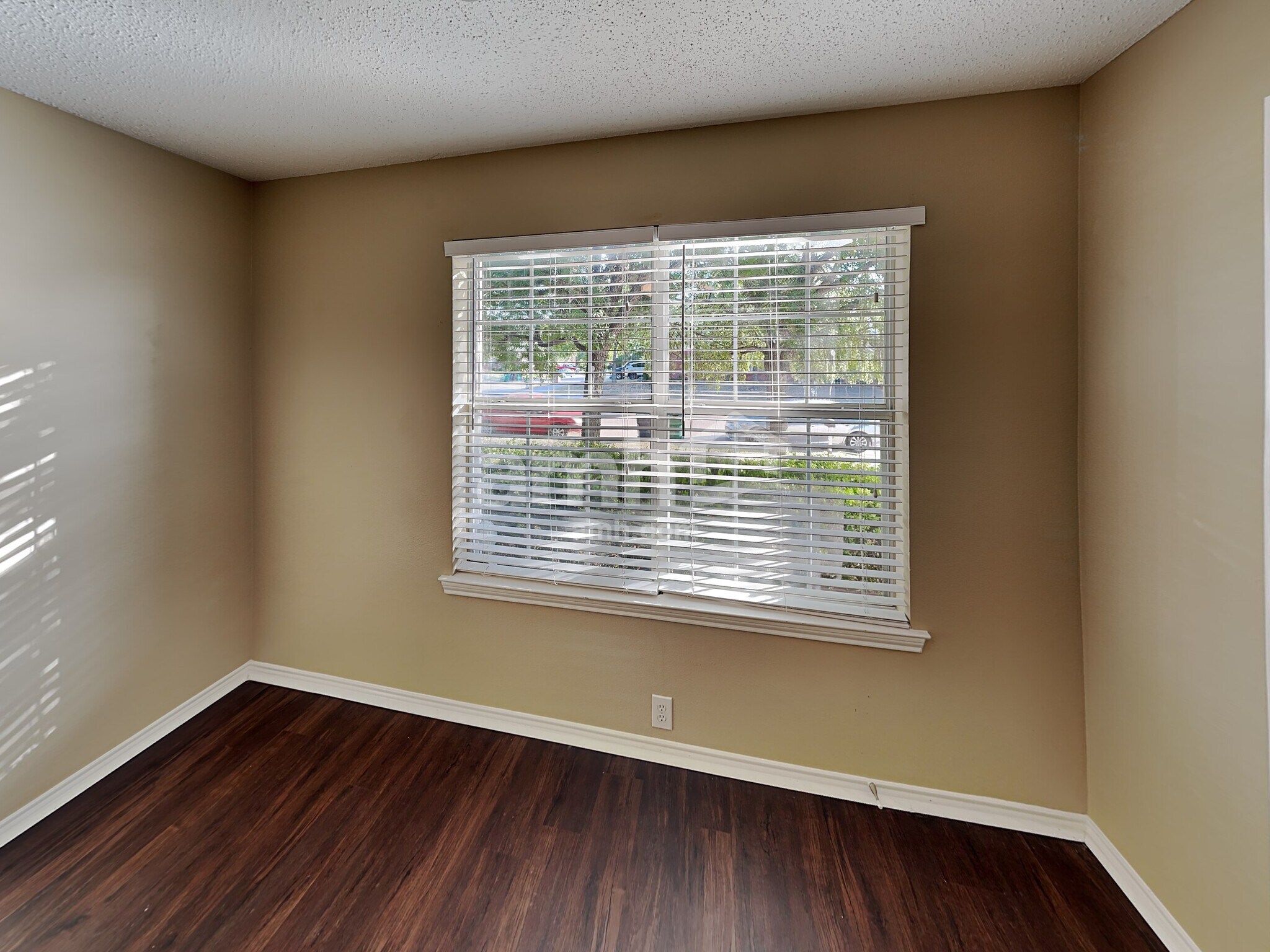 Building Photo - 1420 Mosscreek Dr