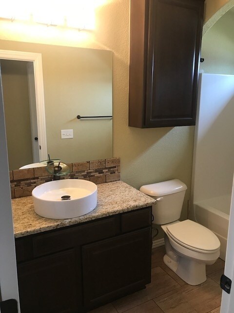Building Photo - Fabulous Home & Location!