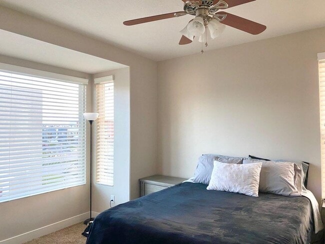 Building Photo - Beautiful 3 Bedroom Townhome in Daybreak!