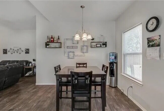 Building Photo - "Spacious 3-Bedroom Duplex with Granite To...
