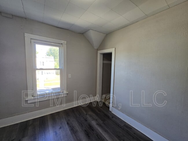 Building Photo - 437 1/2 Riehl Street