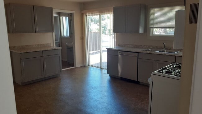 Building Photo - 247 W 2nd Ave