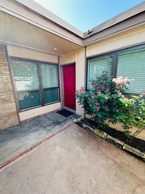 Building Photo - 3121 Park Ln