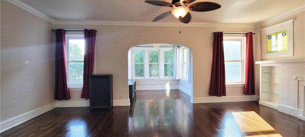 Building Photo - 4924 N Talman Ave