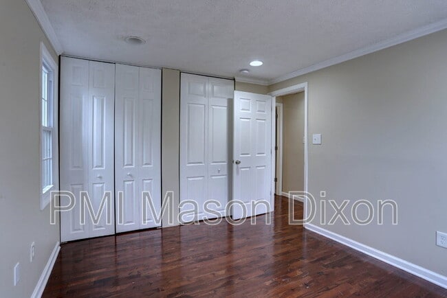 Building Photo - 9321 Kenbrooke Ct