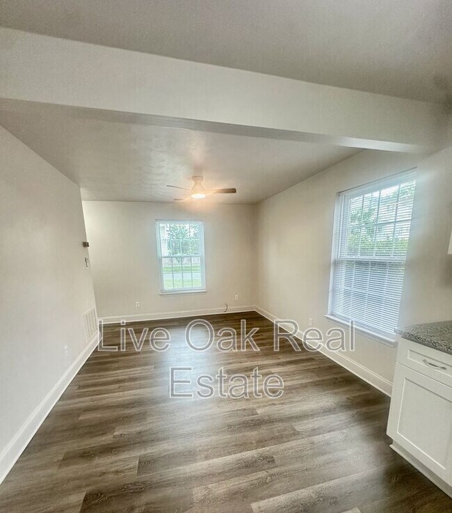 Building Photo - 1604 Parks Ave