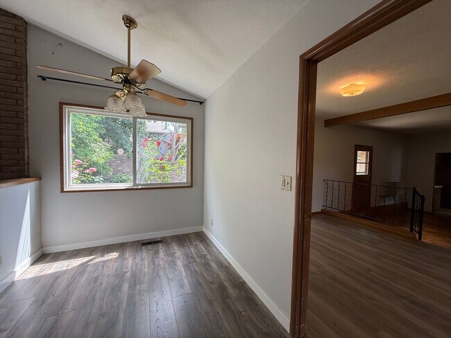 Building Photo - Bright & Beautiful 3-Bedroom Beaverton Home with A/C, Washer & Dryer, and Tons of Storage!