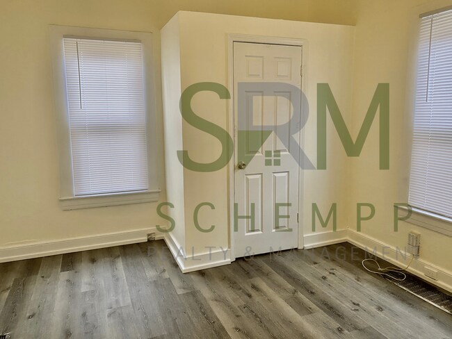 Building Photo - Updated Three Bedroom in West Louisville-Section 8 Accepted