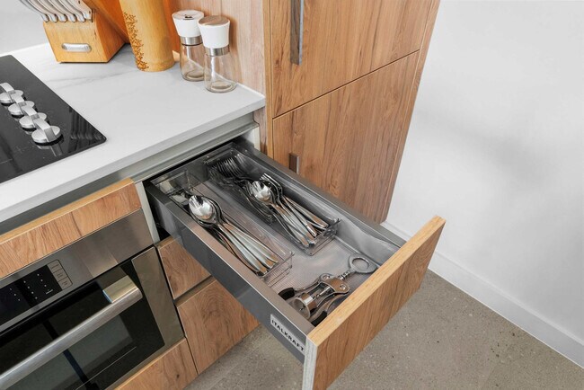 Building Photo - 11 NE 6th St