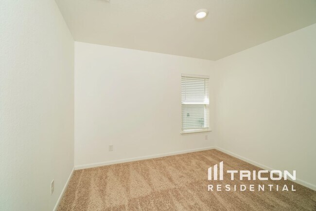 Building Photo - 3967 Trail de Paris