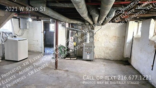 Building Photo - 2021 W 93rd St