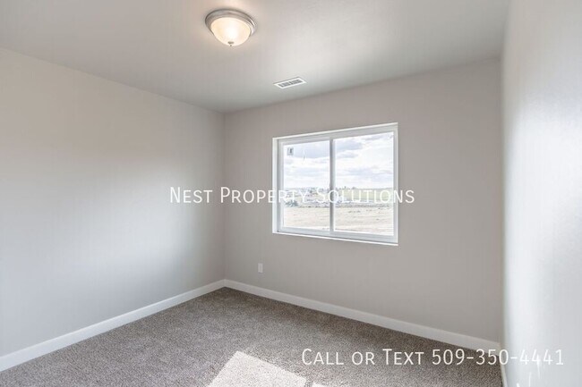 Building Photo - 650 Hargraves Ave NE