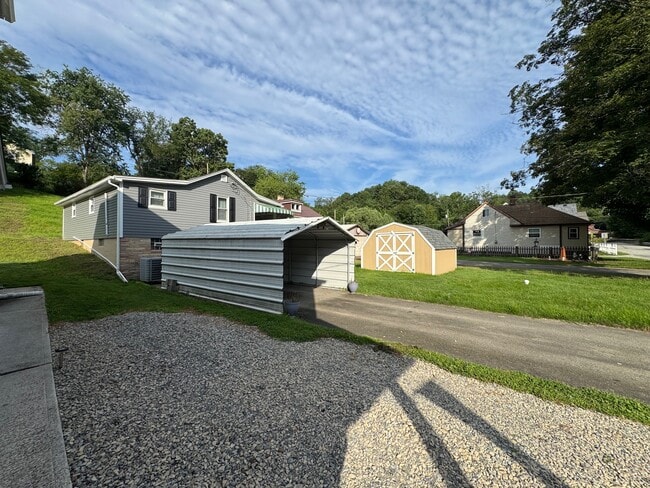Building Photo - 318 Pike Run Dr
