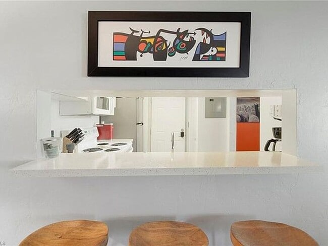 Building Photo - 2 Bedroom Condo with One Car Garage
