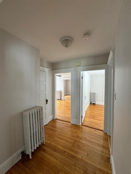 Building Photo - 9 Gordon St