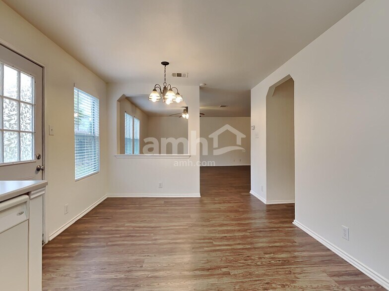 Building Photo - 142 Blue Juniper