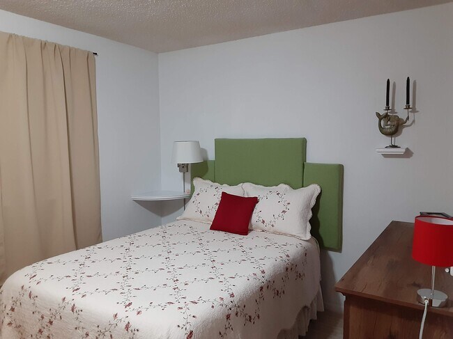 Building Photo - 25859 Madrone Dr