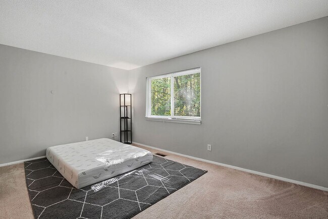 Building Photo - MINUTES to UNC!! 2 Bed 2.5 Bath Townhome - FURNISHED!  $500 Move in Incentive!