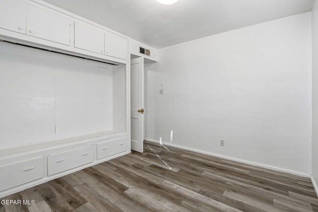 Building Photo - 3912 Kemp Ave