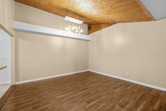 Building Photo - 5423 Mary Ln Dr