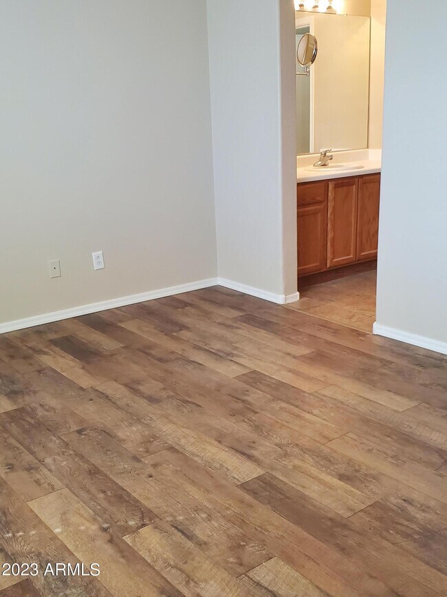 Building Photo - 15021 W Ventura St