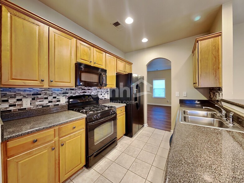 Building Photo - 5177 Rosewood Pl