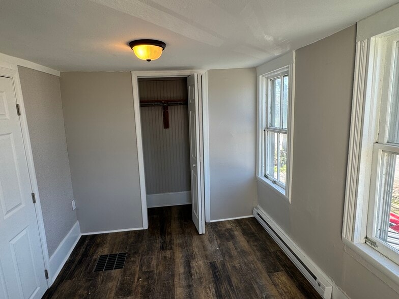 Closet - 1407 New York Ave