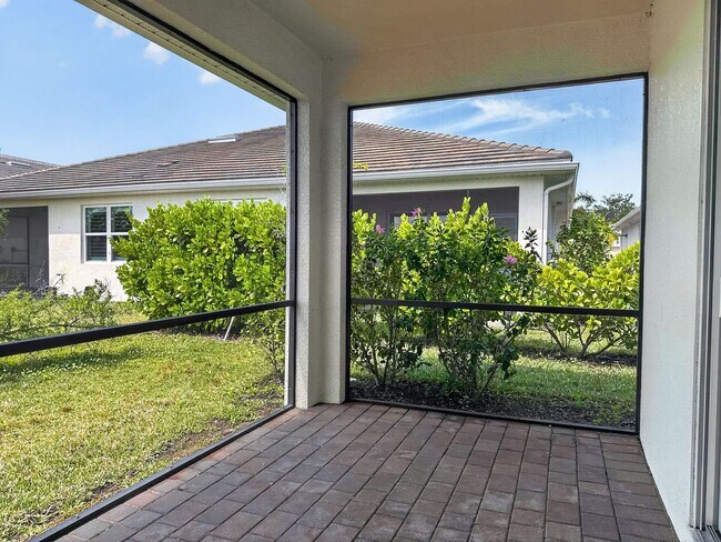 Building Photo - Live the Southwest Florida lifestyle in this lakefront villa in South Naples!