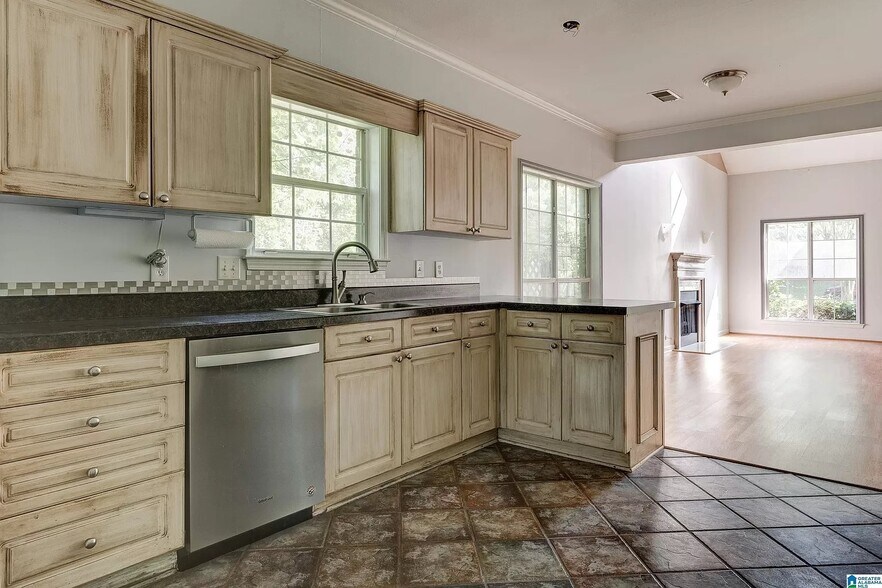 Building Photo - 1505 Savannah Park