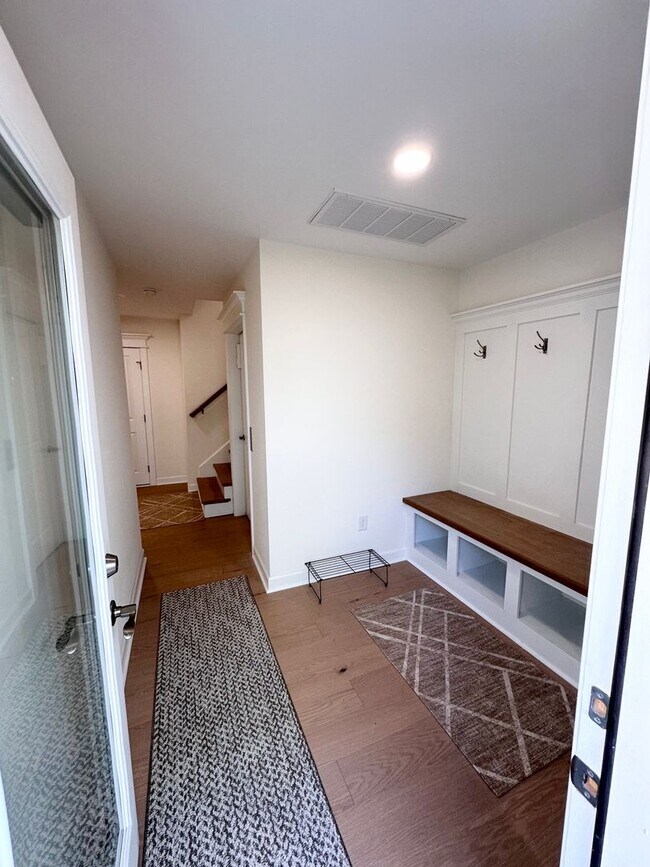 Building Photo - 2024 Built | Fully Furnished Modern Oceanf...