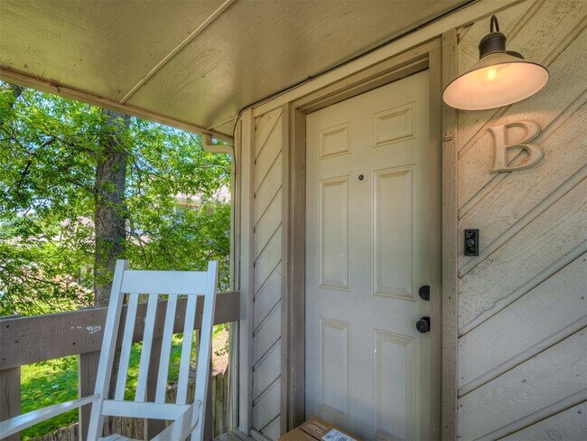 Building Photo - 131 W Acres St