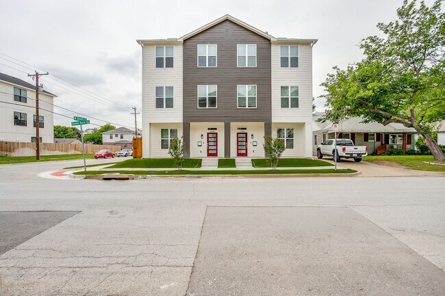 Building Photo - 3144 Forest Park Blvd