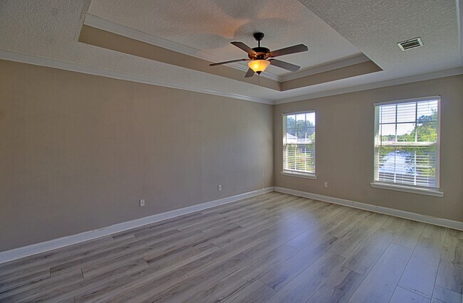 Building Photo - 305 Largo Ct