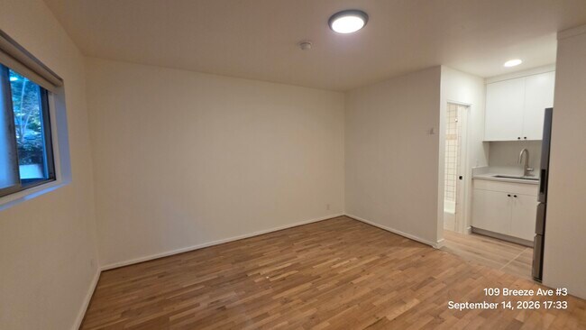 Building Photo - 109 Breeze Ave