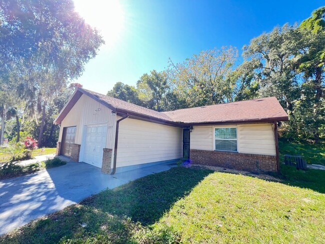 Building Photo - Charming 2-Bedroom, 2-Bathroom Home in a Tranquil Leesburg Community with Open Garage and Versati...