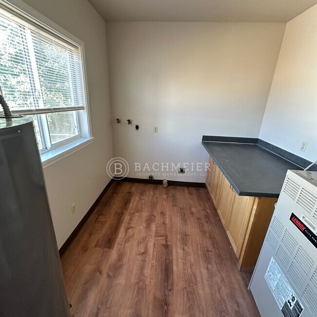 Building Photo - 9th St Duplex