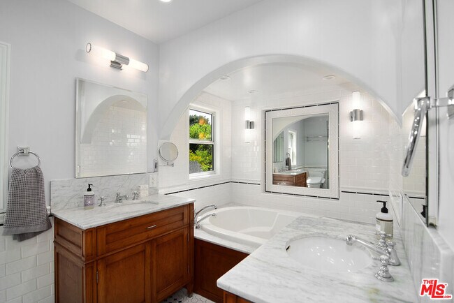 Building Photo - 5020 Dantes View Dr
