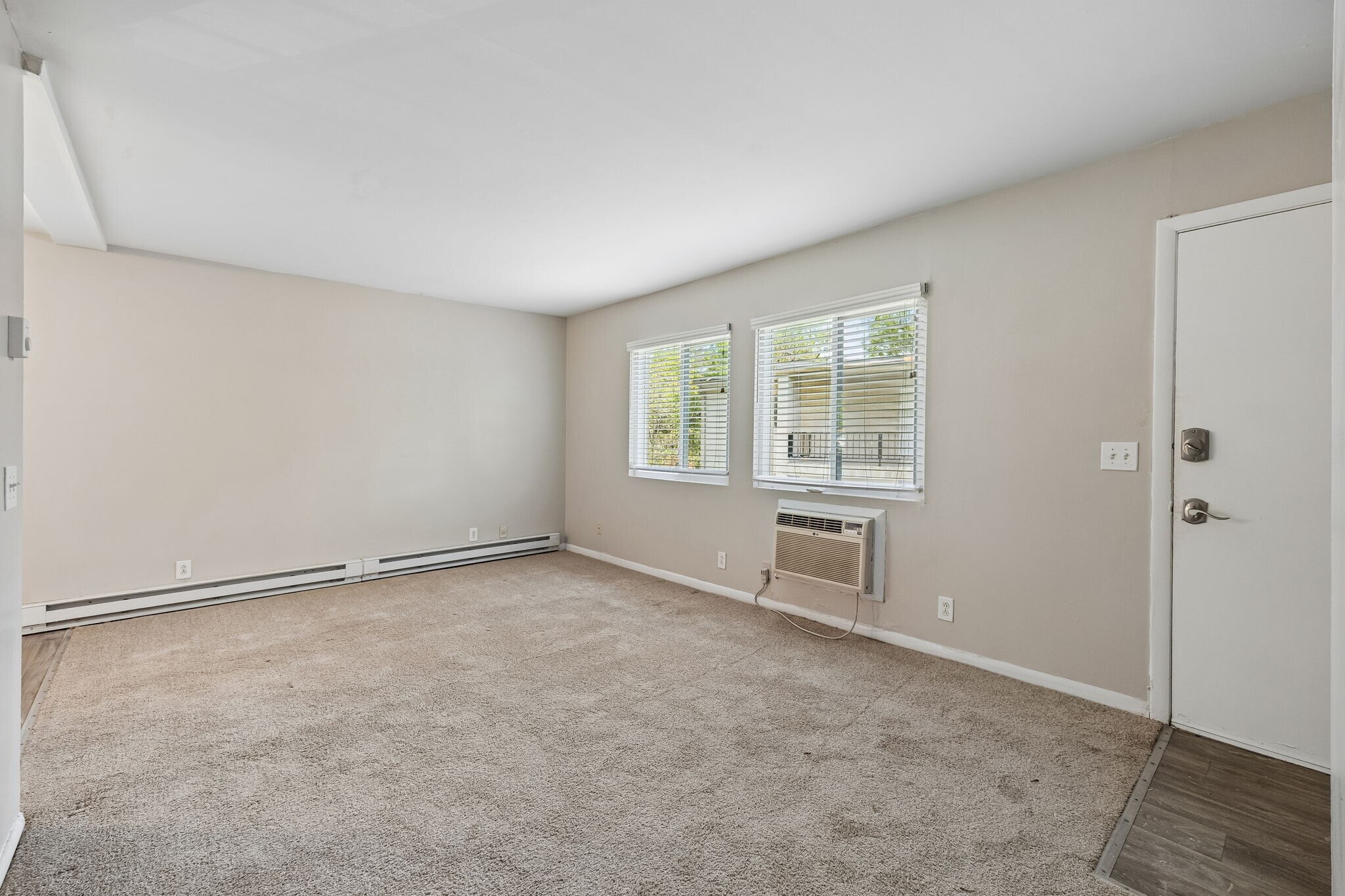 Building Photo - 550 Harding Plz