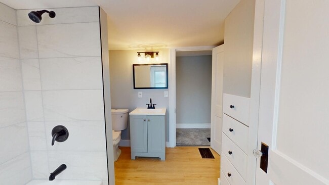 Building Photo - Old Brooklyn Area - 3 Bedrooms - Single Fa...