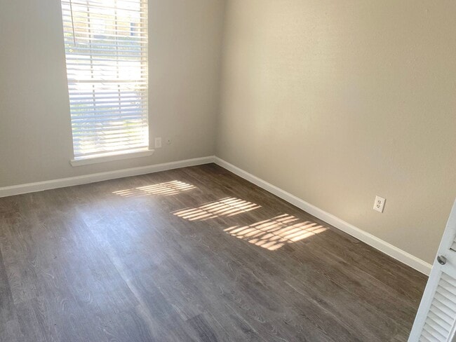Building Photo - Ready to Move?