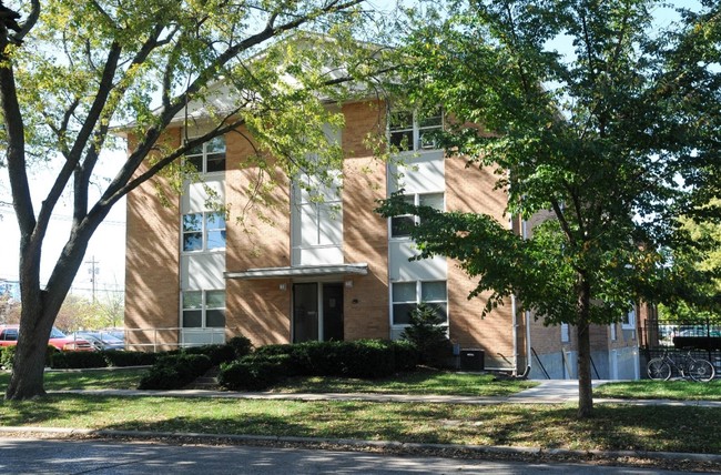 Primary Photo - 111 E Healey St