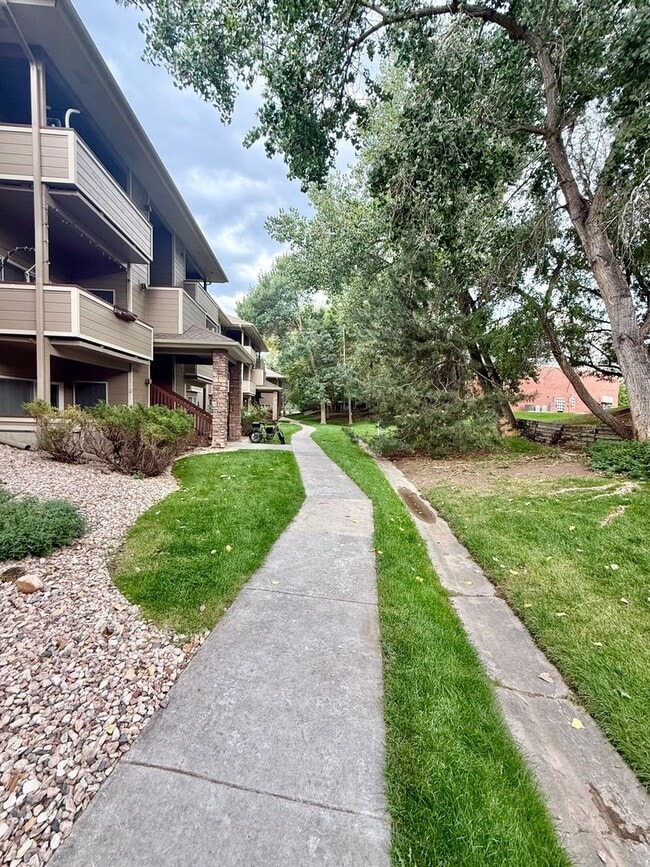 Building Photo - Cozy Two Bed/Two Bath Condo in Convenient Area of Fort Collins!