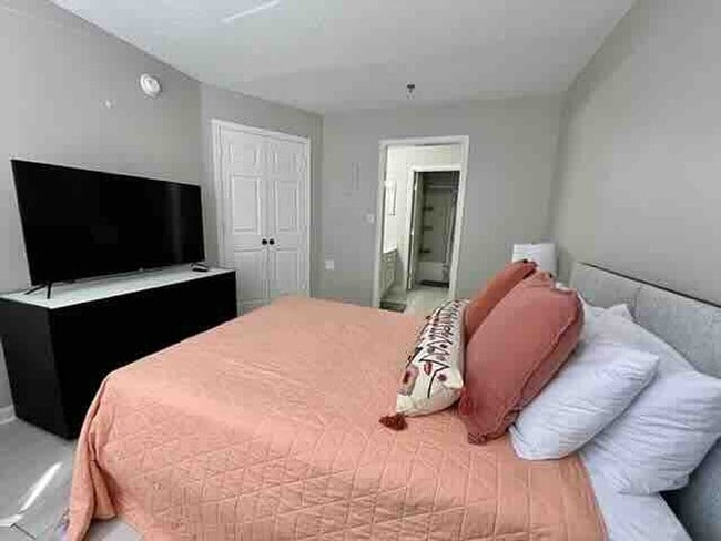 Building Photo - Furnished OR Unfurnished Studio in Miramar Beach!