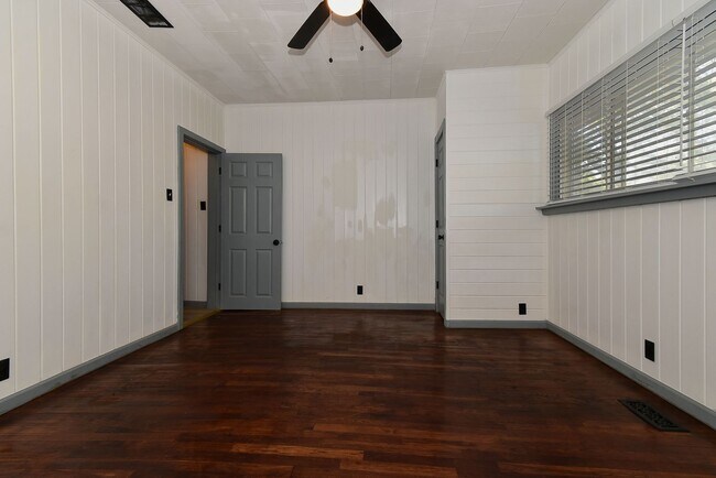 Building Photo - 1507 Bois D'Arc St