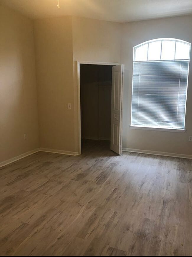 Building Photo - 17112 Carrington Park Dr